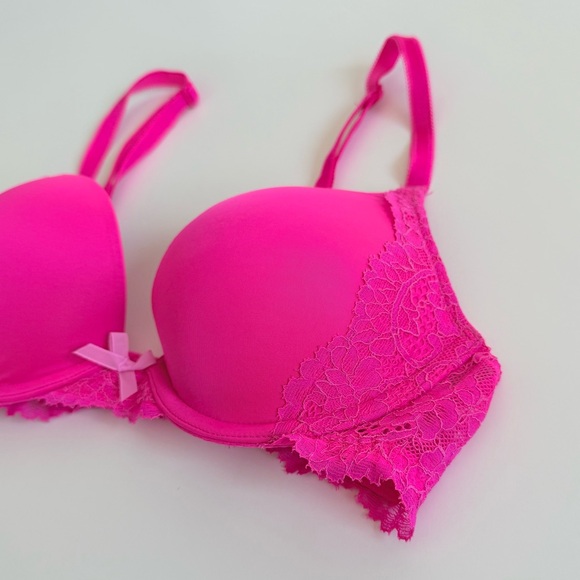 Victoria’s Secret Dream Angles Push Up Bra in Bright Pink size 32B - Picture 2 of 4